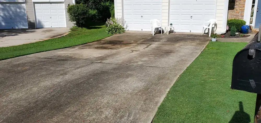 Driveway cleaning in Robertson County TN - clean driveway after exterior cleaning